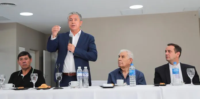 WEB-REUNION-CAMARA-PYME-PETROLEROS-3G3A0109-696x344