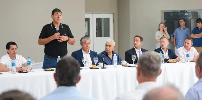 WEB-REUNION-CAMARA-PYME-PETROLEROS-3G3A0058-696x344